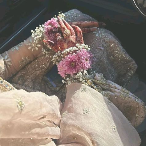 Aesthetic Desi Wedding, Desi Wedding Aesthetic, Indian Wedding Aesthetic, Desi Pinterest, Desi Jewellery, Trending Summer Nails, South Asian Aesthetic, Jewellery Bangles, Fashion Bride