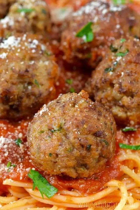 The BEST Italian Meatballs - Simple Joy Resepi Biskut, Italian Meatballs Recipe, Best Meatballs, Meatball Recipes Easy, Tandoori Masala, Italian Meatballs, Spaghetti And Meatballs, Beef Dinner, Meatball Recipes