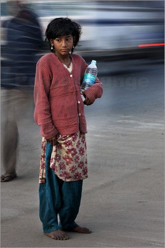 Young homeless girl Girl India, India Street, Tropical Fashion, Homeless People, Buy Posters, Poor People, Third World, South Asia, Posters Prints