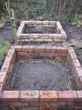 How to Build: Nice idea for a red brick accent in the yard. These raised beds are made from recycled bricks. Good instructions. Brick Garden Bed, Brick Raised Garden Beds, Brick Raised Beds, Raised Garden Bed Plans, Recycled Brick, Building A Raised Garden, Brick Garden, Diy Raised Garden, Raised Garden Beds Diy