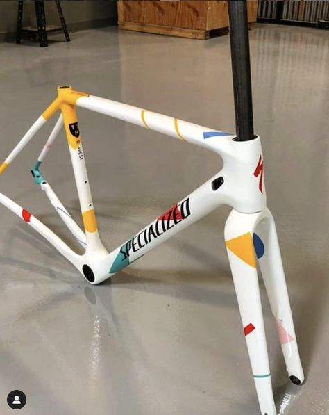 Custom Paint Bicycle, Road Bike Paint Job, Cool Bicycle Paint Jobs, Custom Painted Bike Frame, Bike Frame Design Paint, Custom Bike Paint Jobs, Bike Frame Paint Ideas, Bicycle Design Paint, Bike Design Paint