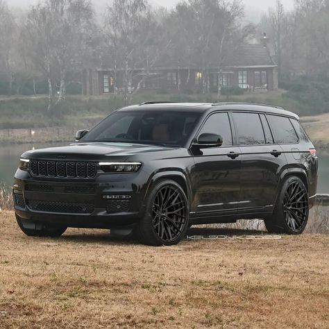 Jeep Srt8, Man Garage, Jeep Interiors, Jeep Grand Cherokee Srt, Srt Hellcat, Jeep Commander, Suv Cars, Cars 2, Mustang Cars