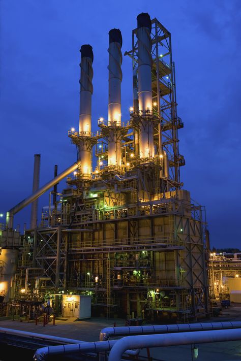 Catlettsburg Oil Refinery at night (Marathon Petroleum), Catlettsburg, Kentucky Water Well Drilling Rigs, Oil Rig Jobs, Petroleum Engineering, Ho Scale Train Layout, Water Well Drilling, Oil Platform, Industrial District, Chemical Plant, Steel Worker