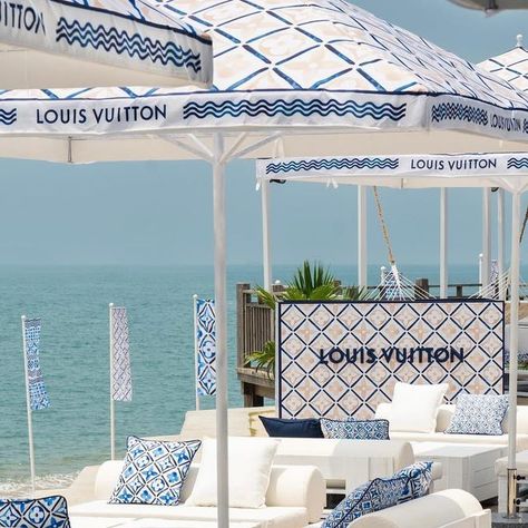 LVMH on Instagram: "Discover LV By The Pool. An invitation to plunge into the essence of getaway, @louisvuitton presented a selection of timeless creations for the season at the Summer Resort and Pop-Up Store in China, at Huangcuo Beach on Xiamen Island. #LVMH #LouisVuitton #LVSummer" Beach Equipment, Pop Up Bar, Beach Events, Chic Interior Design, Beach Bedding, Stall Designs, Beach Bungalows, Installation Design, Hotel Interior