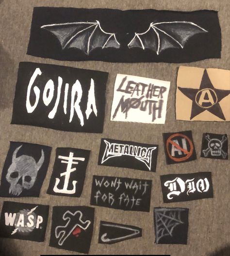 Patch Bag Punk, Goth Pins Diy, Diy Goth Patches, Patches For Pants, Battle Jacket Diy Punk Patches, Punk Leather Jacket Diy, Cool Patches Diy, Diy Punk Pants, Patches Ideas Diy