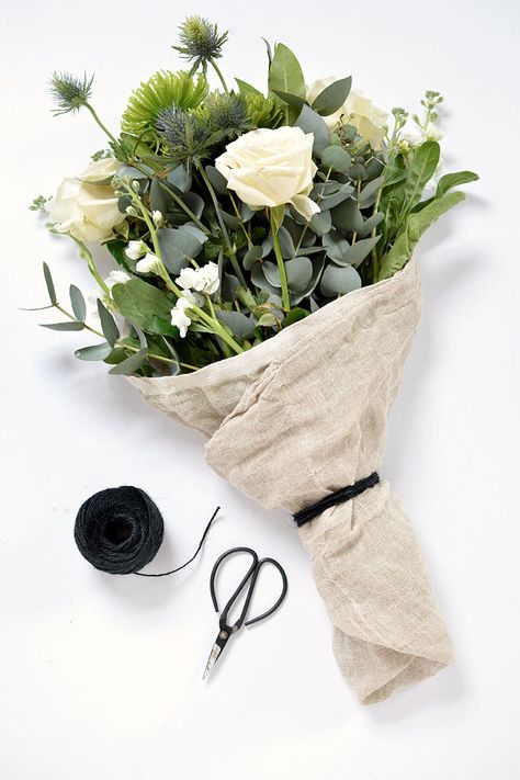 Ways To Wrap Flowers, Wrap A Flower Bouquet, Flower Bouquet For Graduation, Wrap Flower Bouquet, Bouquet For Graduation, Graduation Flowers Bouquet, Man Bouquet, Wrap Flowers, Fabric Bouquet