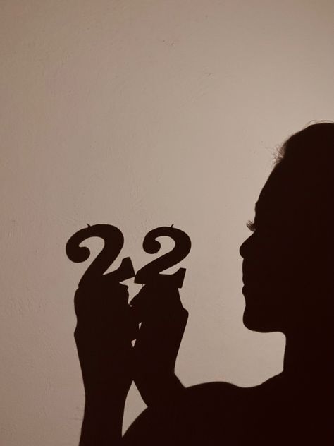 22 Birthday Aesthetic Photos, 22birthday Photo Shoot, Happy 22 Birthday To Me, 22nd Birthday Shoot Ideas, Photo Shoot Ideas For Birthdays, 21st Birthday Ideas Photo Shoots At Home, 22 Birthday Photoshoot Picture Ideas, 22 Birthday Picture Ideas, Birthday 22 Photoshoot Ideas