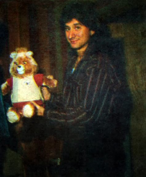 Steve shows off his birthday gift from his father, a talking "Teddy Ruxpin" bear in 1986. Description from ronsouth.blogspot.com. I searched for this on bing.com/images Happy Birthday Steve, Wheel In The Sky, Journey Band, Teddy Ruxpin, Journey Steve Perry, 80s Rock, 80s Bands, Steve Perry, Cyndi Lauper