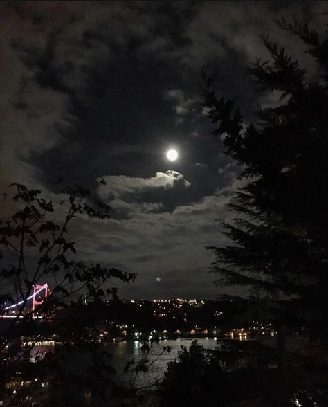 #Turkeytravel  #istanbul #moon #city #moonlight #photography #viralpins Night Time Asethic, Pretty Night Pictures, Midnight Asethic, Night Time Sky Aesthetic, Night Time Scenery, Midnight Pictures, Night Time Moon, Moonlight Vibes Aesthetic, Night Sky City