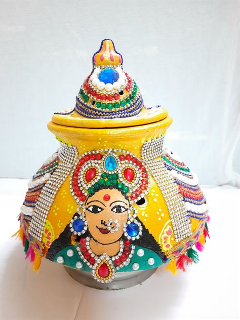 Navratri Garba Pot Decoration, Garba Design Pot, Garbo Decoration Navratri, Navratri Garba Decoration, Aashapura Ma, Garbo Decoration, Garba Decoration Ideas Navratri, Decorative Kalash, Garba Decoration Ideas