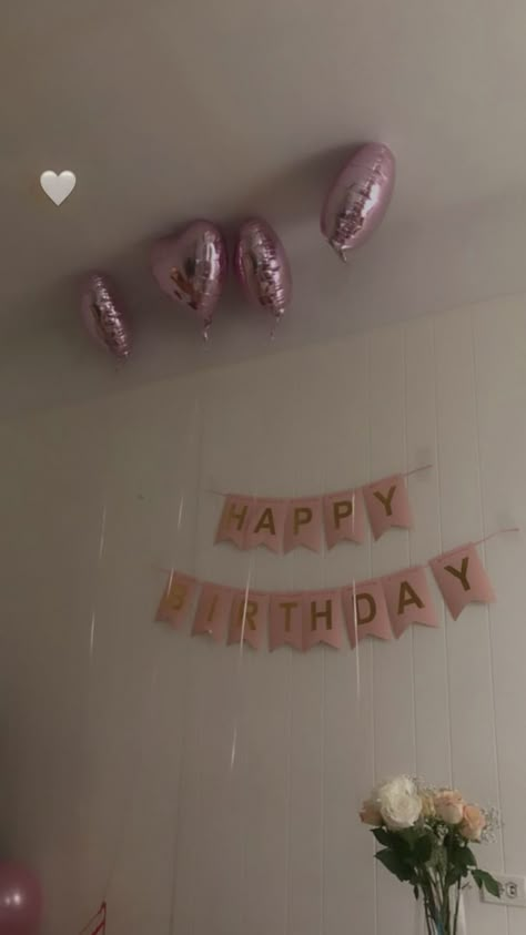 Aesthetic Bday Decorations At Home, Aesthetic Simple Birthday Decor, Aesthetic Birthday Flowers, Aesthetic Birthday Decor At Home, Birthday At Home Aesthetic, Basic Birthday Decorations, Birthday Cute Aesthetic, Happy Bday Aesthetic, Cute Birthday Aesthetic