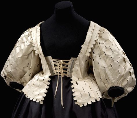 1630-1639, England - Bodice - Silk satin, silk taffeta, canvas, buckram and whalebone, handsewn 1630s Dress, 17th Century Stays, 1600 Fashion, 17th Century Clothing, 1700 Fashion, 17th Century Fashion, Historical Dress, Century Dress, Century Clothing