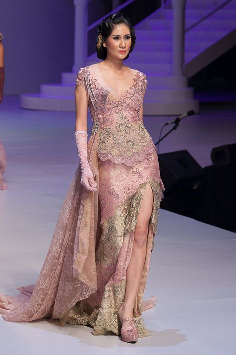 pastel kebaya gown by Anne Avantie Kebaya Pastel, Anne Avantie Kebaya, Anne Avantie, Indonesian Kebaya, Kebaya Lace, Gaun Koktail, Kebaya Modern Dress, Dress Kebaya, Modern Kebaya