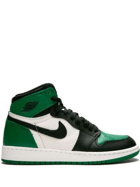 Air Jordan 1 Pine Green, Jordan 1 Pine Green, Green Jordans, Kids Jordan, Sneakers Jordan, Jordan Shoes Girls, Shoes Too Big, Air Jordan 12 Retro