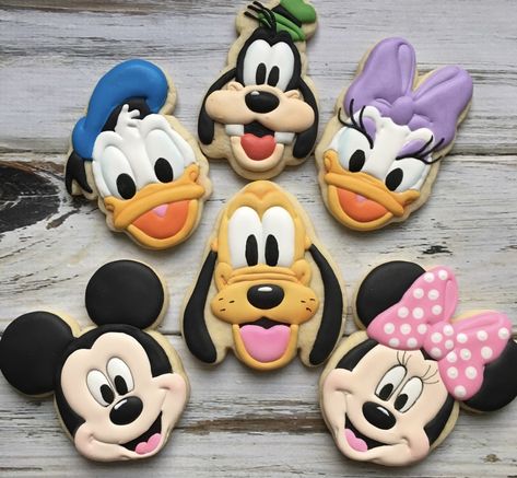 Mickey Mouse Biscuits, Character Cookies Decorated, Mickey Mouse Cookies Decorated, Disney Cookies Decorated, Disney Sugar Cookies, Mickey Mouse Sugar Cookies, Mickey Cookies, Mouse Cookies, Minnie Mouse Cookies