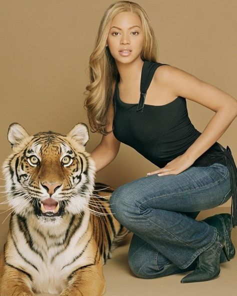 10.1k Likes, 73 Comments - Largest 2000s Page (@2000sera) on Instagram: “#Beyonce” Beyonce 2000, Beyonce Photoshoot, Beyonce 2000's, Queen Bee Beyonce, Beyonce Outfits, Michelle Trachtenberg, Beyonce Knowles Carter, Beyonce Style, Beyoncé Giselle Knowles-carter