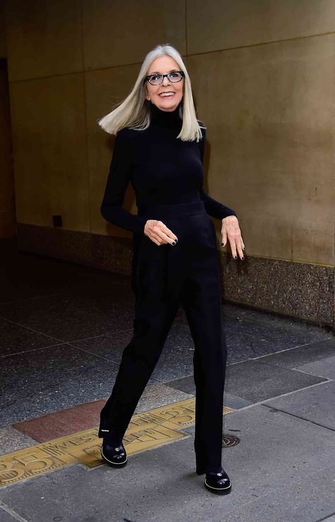 Diana Keaton Style, Diane Keaton Style Outfits, Diana Keaton, Diane Keaton Style, Diane Keaton Hairstyles, Dianne Keaton, Hair And Glasses, Christmas Choir, Candice Bergen