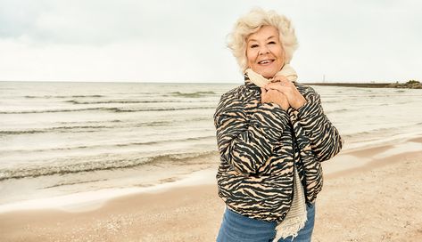 On a dare from her daughter--who is a trainer--Joan MacDonald regained her health, lost 70 lbs. and became an Instagram fitness influencer at 70. Joan Mcdonald Fitness, Joan Mcdonald, Joan Macdonald, Healthy Practices, Fitness Influencer, Glute Kickbacks, Kimberly Williams, Exercise Videos, Fitness Routines