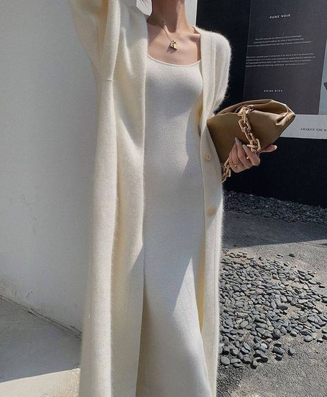 Chic Expensive Outfits, Simple Classy Winter Outfits, Oversized Feminine Outfit, Formal Chic Outfit, Korean Loungewear, Elegant Lounge Wear, Look Gatsby, Arabic Fashion, Italy Outfits