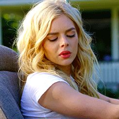 Samara Weaving Babysitter, Samara Weaving Gif, Samara Weaving, Crying Gif, Female Faceclaims, Book Aesthetics, Female Actresses, Andrew Garfield, Samara