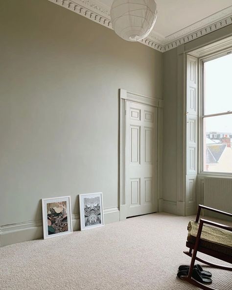 Little Greene Tracery II 78 review Farrow And Ball Blue Gray, Modern Victorian Bedroom, Farrow And Ball Living Room, Green Kitchen Walls, Dark Blue Bedrooms, Warm Paint Colors, Victorian Living Room, Victorian Bedroom, Favorite Paint Colors