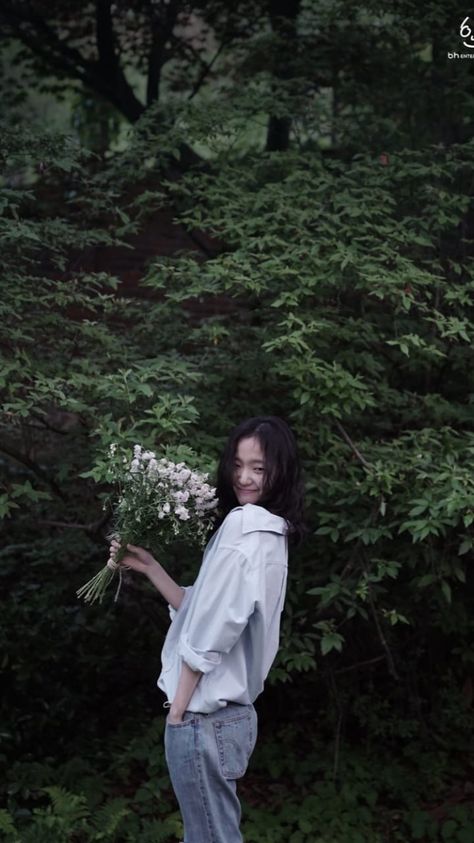 Kim Go Eun Goblin, Kim Go Eun Style, Ootd Poses, Kim Go Eun, Instyle Magazine, Korean Star, Gong Yoo, Korean Actresses, Back To Nature