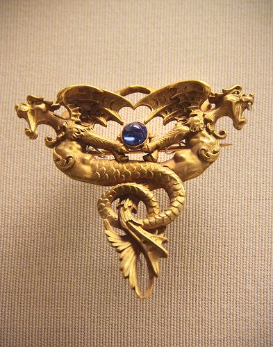 Winged dragons (Broches chimeres), Paris, about 1860 | da Kotomi_ Dragon Brooch, Twin Flame Art, Flame Art, Gold Dragon, Dragon Jewelry, Dragon Wings, Art Nouveau Jewelry, French Chic, Gold Lace