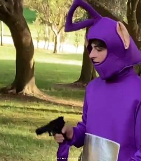 teletubbies with a gun Purple anime pfp #zicxa-photos #zicxa #images #background #wallpaper #freepik #shutterstock #VN #videos #zicxa-videos Cursed Teletubbies Images, Teletubbies Pfp, Scary Teletubbies, Cursed Teletubbies, Naruto World Map, Tellie Tubbies, Purple Teletubby, Teletubbies Funny, Purple Anime Pfp