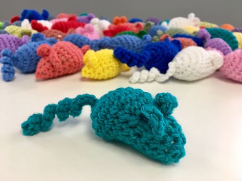 Cat Toy Crochet Pattern Free, Crochet Cat Toys Free Pattern Easy, Crochet Mouse Free Pattern, Cat Toy Crochet, Crochet Mice, Accessories For Cats, Cat Toy Mouse, Catnip Mouse, Crochet Cat Toys