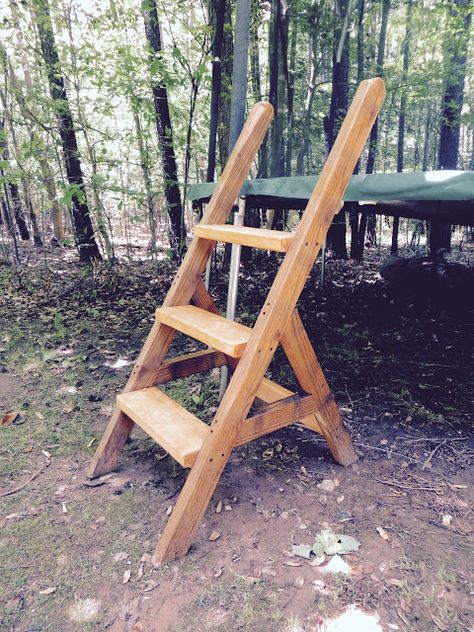 The Project Lady: DIY Wood Trampoline Ladder - Easy & Sturdy! Diy Wood Ladder, Diy Trampoline, Trampoline Steps, Trampoline Ladder, Trampoline Accessories, Backyard Trampoline, Diy Ladder, Wood Ladder, Woodworking For Kids