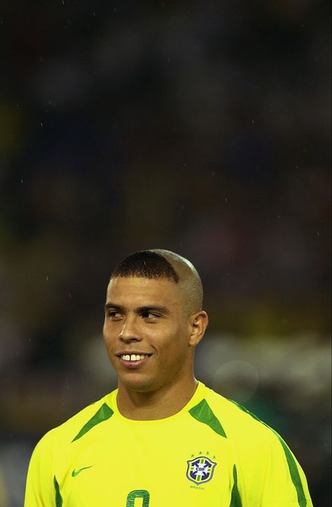 Brazil Line Up, Soccer Players Haircuts, Ronaldo Brazil, Ronaldo Haircut, Ronaldo 9, Brazil Football Team, Brazil Football, Ronaldo Pictures, Lionel Messi Barcelona