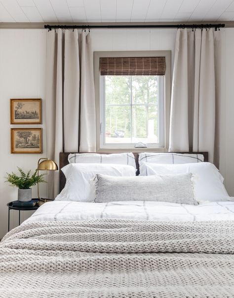 Guest Bedroom Ideas Lake House, Guest Bedroom Transitional, Small Bedroom For Guests, Master Bedrooms 70s, Subtle Lake House Decor, Small Transitional Bedroom, Cozy Lake House Bedroom, Lake House Guest Room, Guest Room Curtains