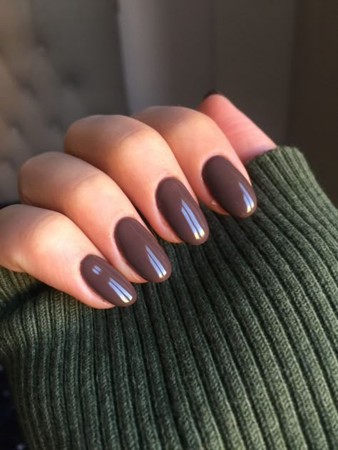 Unleashing Autumn Vibes: Discover Top Trending Fall Nail Designs and Colors for 2023 Chocolate Brown Dip Powder Nails, Solid Brown Nails, Nail Designs And Colors, Nail Polish Design, Brown Nail Art, Pink Nail Art Designs, Pedi Ideas, Nail Polish Hacks, Brown Nail Polish