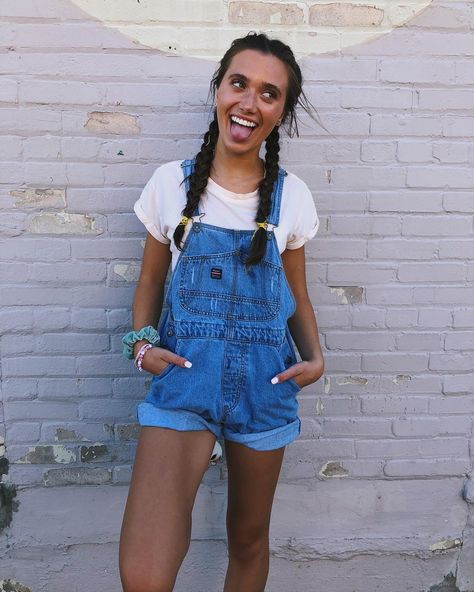 ⛭ℙ𝕚𝕟𝕥𝕖𝕣𝕖𝕤𝕥: ℍ𝕖𝕪𝕤𝕒𝕓𝕒𝕥𝕖 || 📸 VSCO : HeeyBiiia // Instagram : @Hannahmeloche Jean Overall Outfits Fall, Overall Outfits Fall, Overalls Outfit Fall, Jean Overall Outfits, Outfit Elegantes, Overall Outfit, Overalls Outfit, Trendy Swimwear, Tumblr Outfits