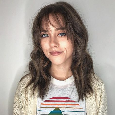 Medium Haircuts With Bangs, Medium Length Hair With Bangs, Cute Bangs, Bangs With Medium Hair, Medium Hairstyles, Shoulder Length Hair Cuts, Wispy Bangs, Fringe Hairstyles, Mid Length Hair