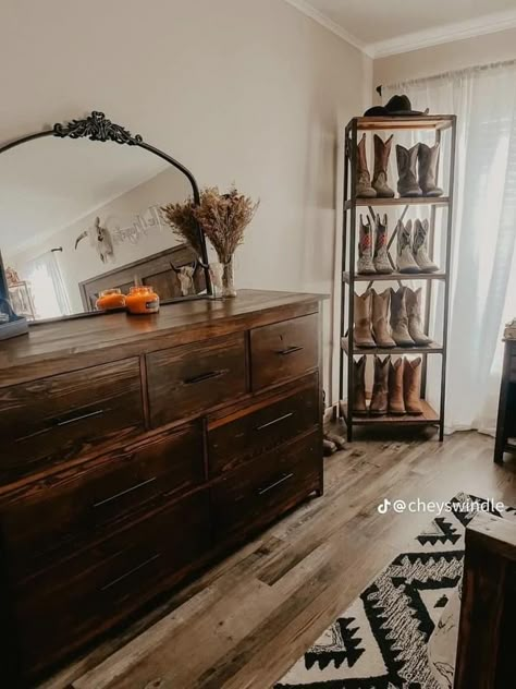 Western Bedding Ideas, Kitchen Remodel Boho, Country Room Ideas, Vintage Western Aesthetic, Ideas Master Bedrooms, Mirrors Living Room, Western Mirror, Western Room Ideas, Room Ideas Vintage