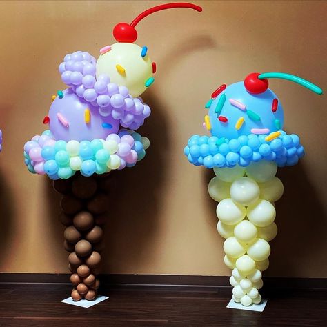 Balloon Ice Cream Cones, Candy Land Balloon Arch, Ice Cream Centerpieces, Ice Cream Birthday Party Theme, Ice Cream Balloons, Candy Balloons, Candy Land Birthday Party, Beautiful Balloons, Balloon Designs