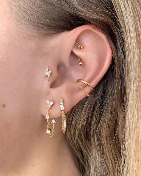 Eat Piercings, Jewlery Tattoo, Piercing Inspo, Ear Party, Body Jewelry Piercing, Piercing Tattoo, Pretty Jewellery, Piercing Jewelry, Cute Jewelry