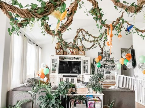 Rainforest Birthday Party Ideas, Jungle Theme Party Decor, Reptile Party Decor, Jungle Pool Party, Jungle Cruise Birthday Party, Reptile Birthday Party Decorations, Reptile Party Decorations, Diy Jungle Vines, Jungle Theme Birthday Party Decorations At Home