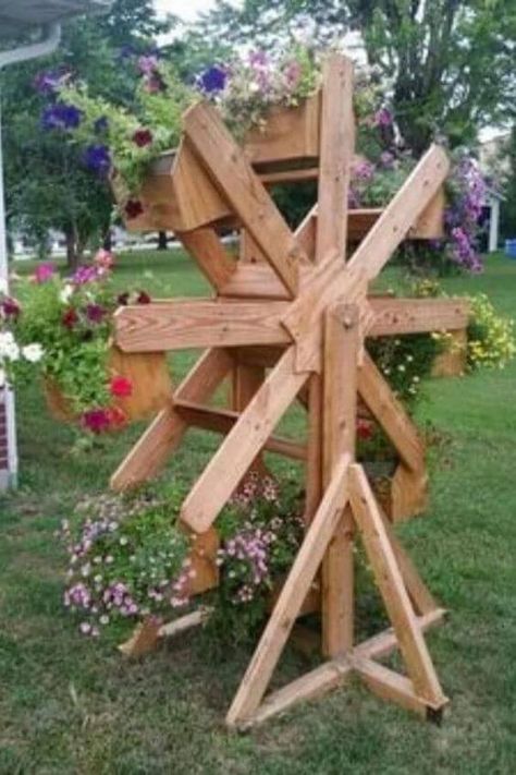 31 Simple DIY Pallet Projects for Your Outdoor Space Pallet Projects Outdoor Garden, Diy Flower Garden Decor, Wood Working Ideas For Beginners, Wooden Flower Boxes Outdoor, Flower Bed Pallet Ideas, Wooden Pallet Projects Garden, Pallet For Flowers, Pallet For Plants, Ideas Using Pallets