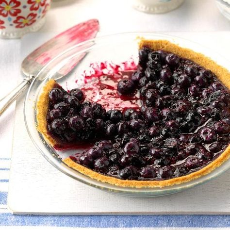 Blueberry Pie with Graham Cracker Crust Easy Blueberry Pie Recipe, Pie With Graham Cracker Crust, Easy Blueberry Pie, Blueberry Pie Recipe, Fresh Blueberry Pie, Graham Cracker Crust Recipe, Creamy Pie, Keylime Pie Recipe, Berry Pie