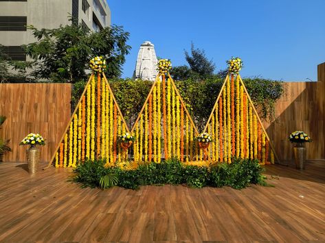 Triangle frames for Haldi ceremony Haldi Frame, Haldi Background, Haldi Stage, Yellow Floral Decor, Haldi Decoration Ideas, Simple Stage Decorations, Alternative Disney Princesses, Alternative Disney, Desi Wedding Decor