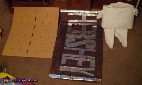 Diy Graham Cracker Costume, Chocolate Bar Halloween Costume, Diy Hershey Bar Costume, Graham Cracker Costume, Family Costumes Diy, Homemade Chocolate Bars, Kid Halloween, Cute Group Halloween Costumes, Hershey Candy Bars