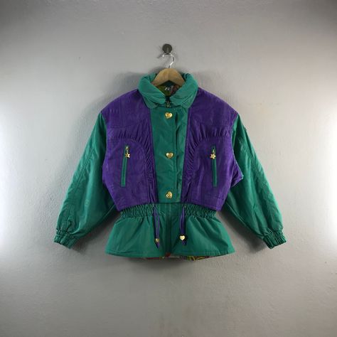 "PLEASE READ DESCRIPTION BELOW BEFORE BUYING👇🏻 *ITEM:Vintage Ziridescent Ski Jacket *ITEM DETAILS: 👇🏻 Please be aware that all vintage items will usually show a few signs of wear or fading due to age, but anything visible such as stains or holes, and serious flaws have been photographed.For any further information on this item please contact us and we will be happy to help. *SIZE:SMALL *ACTUAL SIZE MEASUREMENT: 👇🏻 *PIT TO PIT(WIDTH):22\"INCHES *LENGTH(FROM SHOULDER): 24\"INCHES 20&20 *ALL Snow Winter Outfits, Winter Outfits Fashion, Snow Winter, Outfits Fashion, Winter Fashion Outfits, Ski Jacket, Green Jacket, Windbreaker Jacket, Vintage 90s