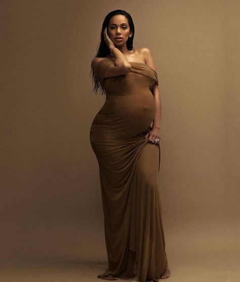 Lola Melani, Pregnancy Portraits, Maternity Picture Outfits, Maternity Studio Photoshoot, Erica Mena, Studio Maternity Photos, Cute Pregnancy Pictures, Luxury Portrait, Maternity Photography Studio