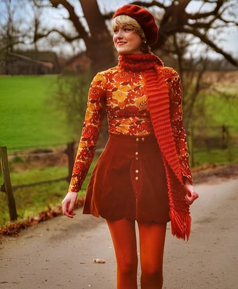 70s Inspired Outfits, High Neck Long Sleeve Top, Eclectic Clothing, 60s 70s Fashion, Mode Hippie, 60s And 70s Fashion, 70s Inspired Fashion, 70s Outfits, 70’s Fashion