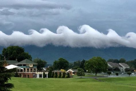 Kelvin-Helmholtz clouds. Taken by Amy Hunter, June 18 2019, Smith Mountain in Virginia. Virginia Mountains, Partly Cloudy, Smith Mountain Lake, Cloud Photos, Ocean Surf, Van Gogh Museum, Clouds Pattern, Evening Sky, Windy Day