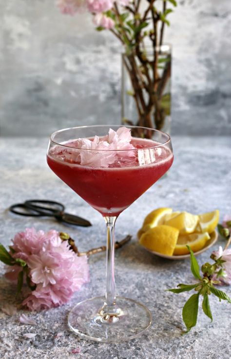 Cherry-Blossom-Cocktail-1 Cherry Blossom Cocktail, Floral Drink, Cherry Cocktail, Cherry Liqueur, Best Cocktail Recipes, Cherry Recipes, Cocktail Mix, Christmas Cocktails, Gin Cocktails