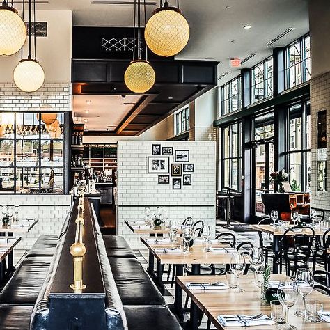 Top 5 Instagram-Worthy Breakfast & Brunch Restaurants in Atlanta » MILLENNIELLE #discoveratl #atl #atlanta #georgia #exploregeorgia Brunch Atlanta Ga, Breakfast Restaurant Interior, Atlanta Breakfast, Deli Design, Brunch Restaurant, Atlanta Travel, Roast Beef Sandwich, Visit Atlanta, Breakfast Restaurant