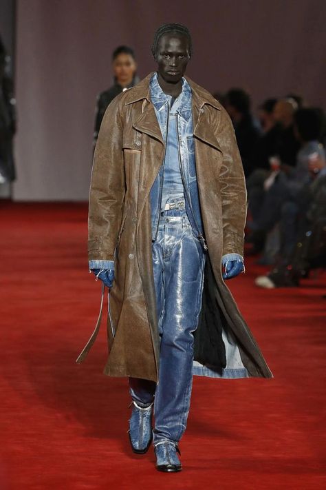 Diesel Ready To Wear, Glenn Martens, Fashion Show Design, Ready To Wear Fashion Show, Milan Fashion Week Runway, Ready To Wear Fashion, Show Collection, Fashion Week Runway, Winter 2022